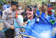 Kekeringan Berlangsung Lima Bulan, Polres Purbalingga Salurkan 12.000 Liter Air Bersih