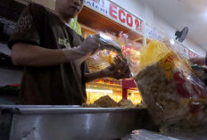 Harga Plastik Melonjak, Pelaku Usaha di Banyumas Tertekan Biaya Produksi