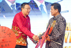 Rektor UMP Raih Penghargaan Cahaya Puhua sebagai Tokoh Multikultural