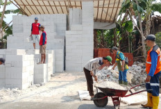 Puing Hebel Sumbat Drainase Sumpiuh Banyumas, Air Meluap ke Jalan dan Pasar Desa