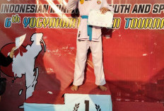 Setahun Tempa Diri, Dhefar Fattan Mubina Berdiri di Podium Tertinggi