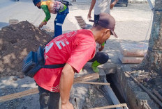 Drainase Jalan Sumpiuh Banyumas Rusak, Genangan Ganggu Mobilitas Warga