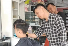 Jelang Lebaran Barbershop Ramai, Kunjungan Cukur Rambut Naik hingga 50 Persen, Ini Model yang Paling Diminati