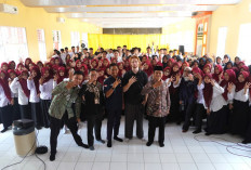 Native Speaker Latih Siswa MAN 4 Kebumen