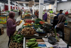 Libur MBG Bikin Harga Kebutuhan Pokok Turun di Pasar Wage Purwokerto