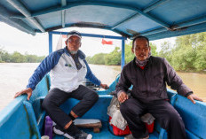 Terinspirasi Kisah Guru Muchtar,  Sekda Jateng Susuri Jejak Menuju Sekolah Terluar di Cilacap