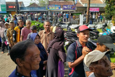 Antrean Pencairan BLT Kesra Rp 900 Ribu Mengular di Kantor Pos Banyumas Jelang Tutup Tahun