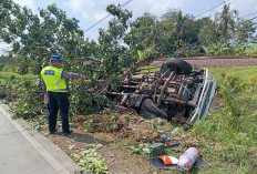 Truk Tangki Terguling ke Sawah Kemranjen Banyumas, Sopir Selamat
