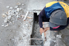 Damkar Banyumas Dilibatkan Atasi Drainase Mampet, Sedimen 1,3 Kubik Diangkat dari Saluran Jalan Protokol