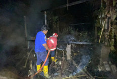 Sisa Bara Pembakaran Sampah Bakar Kandang Kambing di Mrebet, Uang Rp3 Juta Ikut Ludes