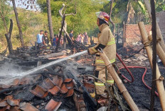 Diduga dari Tungku Dapur, Rumah di Cimanggu Cilacap Ludes Terbakar, Lima Kambing Ikut Terdampak  