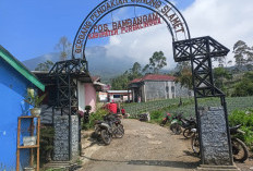 Suhu Kawah Naik 52,8 Derajat Celcius dalam Sehari, Pendakian Gunung Slamet Ditutup Sementara