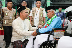 Taj Yasin Lepas Kloter Pertama Haji 2026 dari Embarkasi Solo, Jateng Berangkatkan 34.122 Jemaah