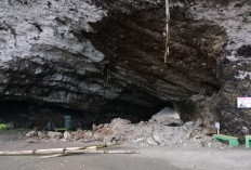 Tergerus Hujan, Dinding Goa Karangblong Ambrol