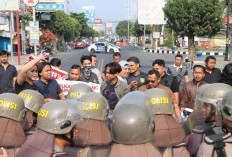 250 Polisi Hadapi Aksi Unjuk Rasa Anarkis dalam Simulasi Demo