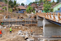 Pembangunan Jembatan Penghubung Pucung Beduk dan Peti Terancam Molor