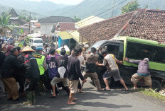 Kecelakaan di Tanjakan Margasari Banjarnegara, Mobil Mundur dan Masuk Gudang