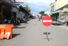 Barikade Dipasang di Jalan Vihara Purwokerto, Antisipasi Pedagang Kembali Berjualan