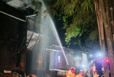 Kebakaran Pabrik Kayu Kalibagor Banyumas, Cerobong Terbakar Tengah Malam