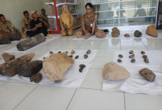 Tim Cagar Budaya Cilacap Kaji Temuan Batuan Bunyi Mirip Gamelan di Desa Salebu