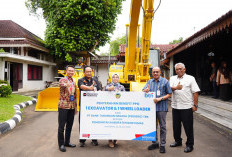Pemkab Banyumas Terima Bantuan Dua Alat Berat, Untuk Tangani Banjir dan Dukung Pengolahan Sampah