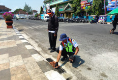 DPUPR Purbalingga Pasang 21 Grill Drainase Baru dan Perbaiki Jalan Lingkar Alun-alun
