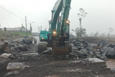 13 Alat Berat Dikerahkan untuk Pembersihan Material Banjir Bandang di Karangreja