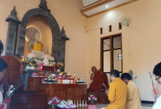 Umat Buddha Peringati Asalha Puja Di Sumpiuh, Pattidana Jadi Penghormatan Kepada Leluhur