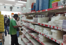 Harga Kemasan Plastik di Purbalingga Naik hingga 100 Persen, Omzet Toko Turun 50 Persen, UMKM Ikut Tertekan