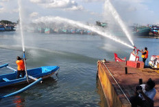 Mitigasi Risiko Kebakaran Kapal, PPS Cilacap Gelar Simulasi Penanganan Kebakaran Kapal