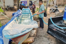 Perahu Tampung Air Bersih Warga Nusadadi, Kebutuhan Warga Meningkat Saat Kemarau Melanda Sumpiuh Banyumas