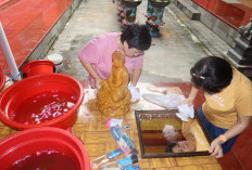 Jelang Tahun Baru Imlek, Klenteng Boen Tek Bio Banyumas Jamasi Rupang