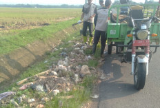 Sampah Plastik Tutup Irigasi, Pengairan 90 Hektare Sawah di Banyumas Tersendat