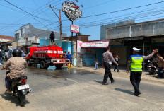 Material Tanah Berserakan, Jalan Ahmad Yani Kroya Cilacap Disemprot