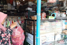 Jelang Masuk Sekolah, Pasar di Banyumas Mulai Ramai Pembeli Berburu Seragam 
