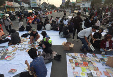 Mimbar Bebas Disertai Pasar Gratis, BEM Banyumas Buka Lapak Baca Saat Aksi