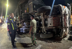 Bahu Jalan Senopati Ambles, Truk Molen Terguling di Kembaran Banyumas