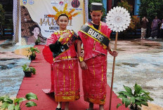 Peduli Lingkungan, Siswa Lenggak Lenggok dengan Busana dari Limbah di Hari Kartini