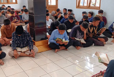 SMP Muhammadiyah Jeruklegi Isi HUT RI dengan Tadarus hingga Bazar