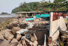 Abrasi Pantai Sodong Cilacap Makin Parah, Warung dan Kolam Renang Rusak Dihantam Ombak