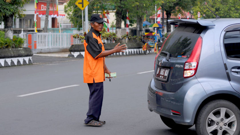 Seragam Baru 900 Petugas Parkir di Purwokerto