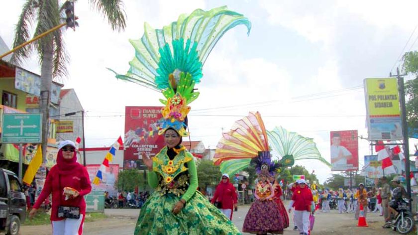 Kontingen SMAN Sidareja Hebohkan Karnaval Budaya HUT ke-71 RI