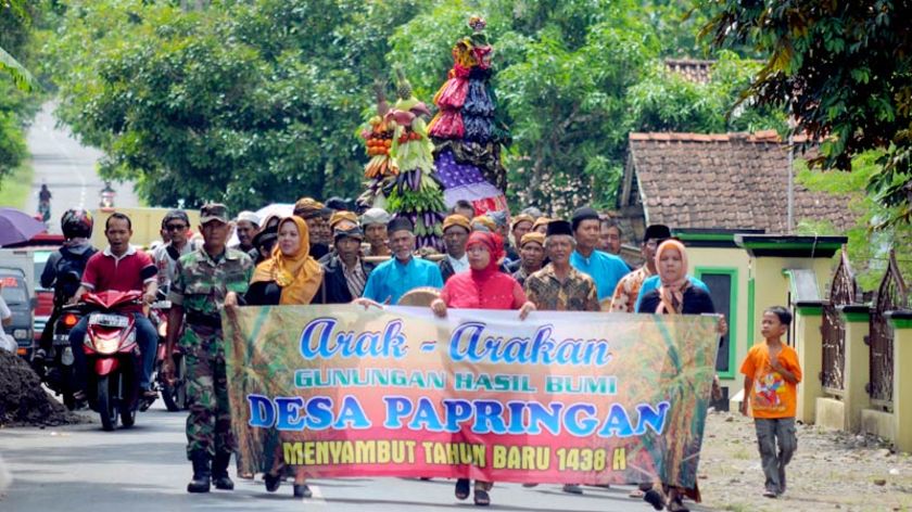 Saat Gunungan Batik Hadir di Festival Papringan